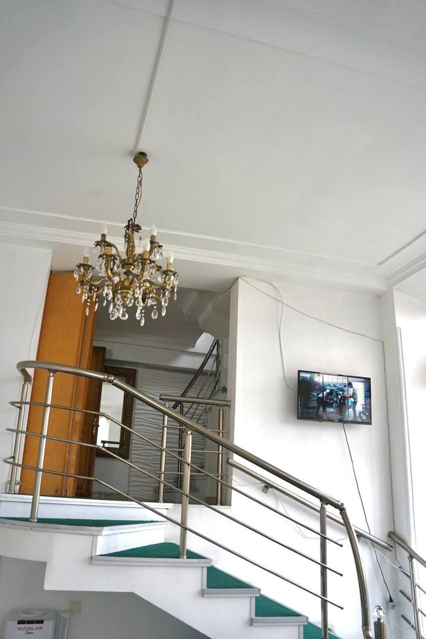 21 На Удачу Hotel Rustavi  Luaran gambar